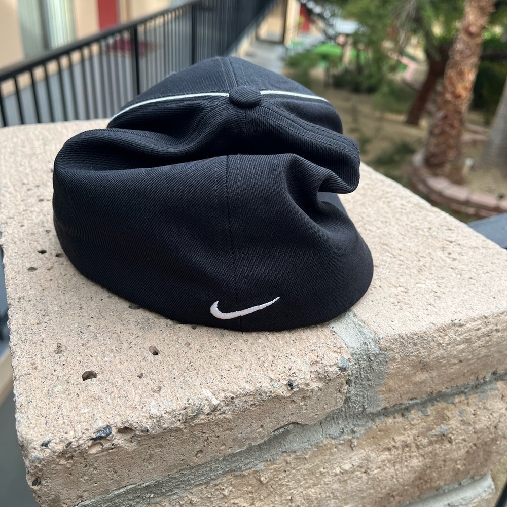 Nike hat in great condition “closed back”